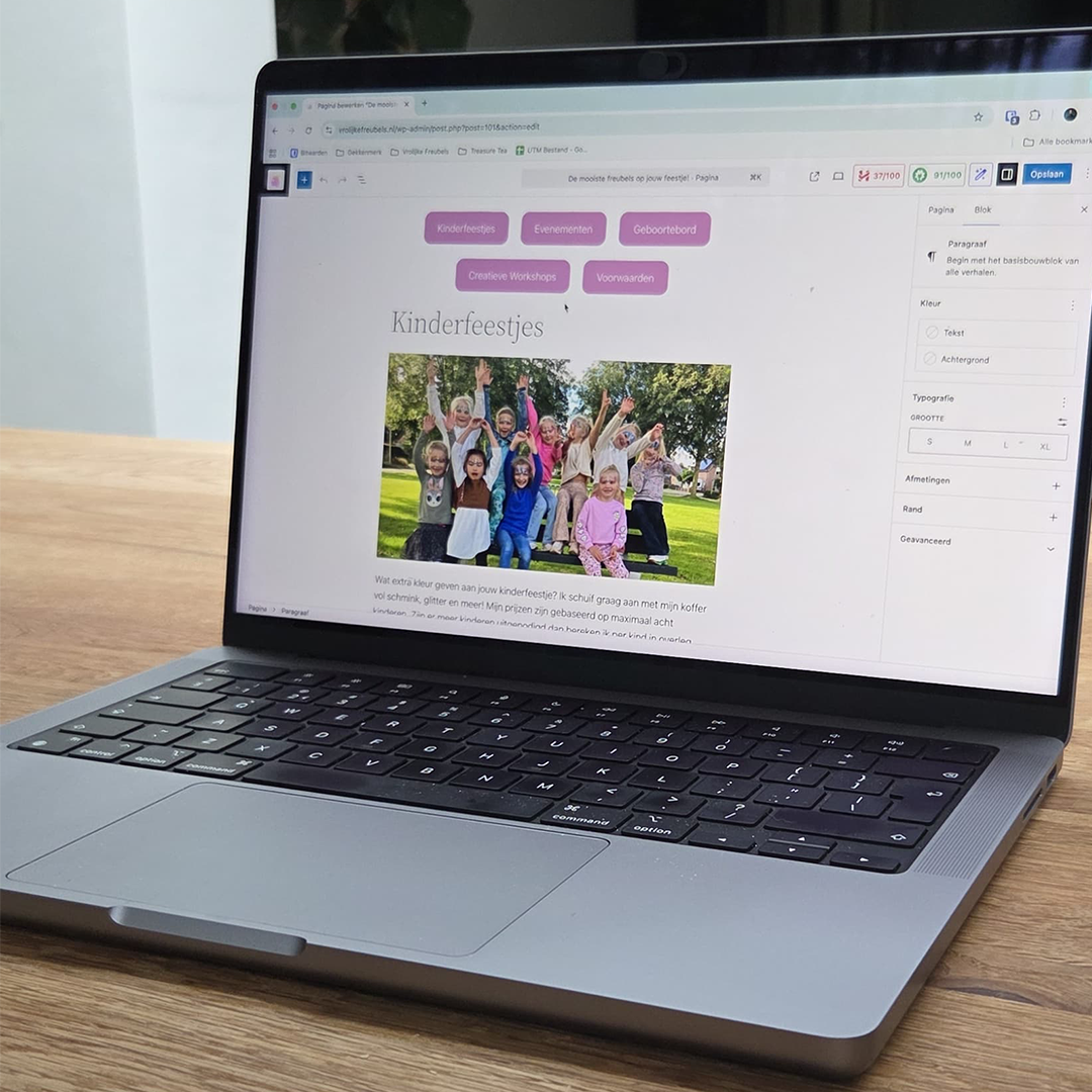 Afbeelding van laptop met de website van Vrolijke Freubels